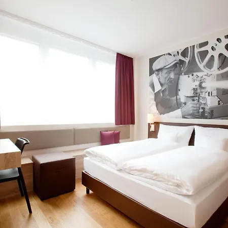 Max West Hotel