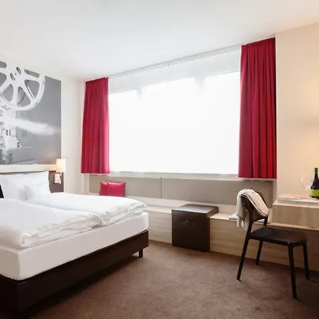 Max West Hotel