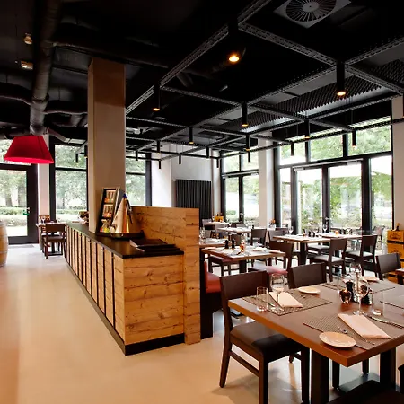 Hotel Vienna House Easy By Wyndham 4*