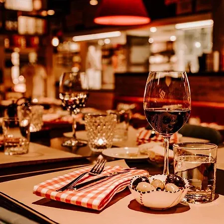 Vienna House Easy By Wyndham 4*