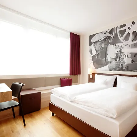 Vienna House Easy By Wyndham 4*