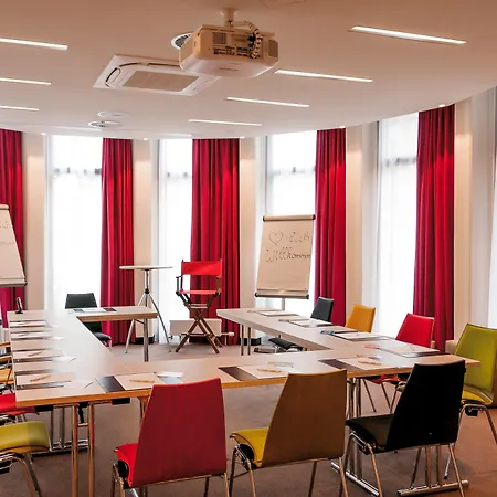 Vienna House Easy By Wyndham 4* München