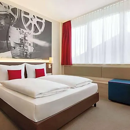 Max West Hotel