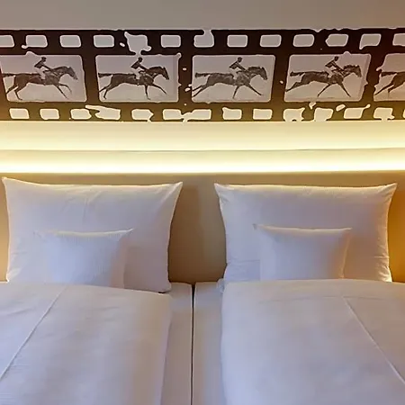 Max West Hotel