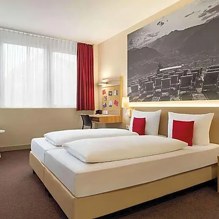 Max West Hotel