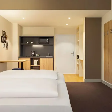 Max West Hotel 4*