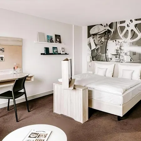 Max West Hotel 4*