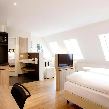 Max West Hotel