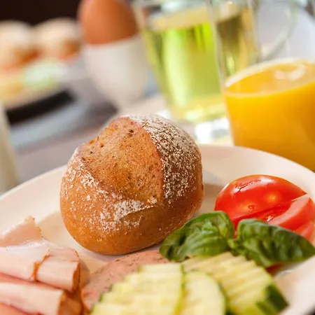 Vienna House Easy By Wyndham 4* München