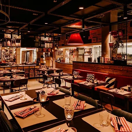 Vienna House Easy By Wyndham 4*